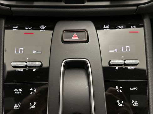 Used 2025 Porsche Macan Turbo image 29