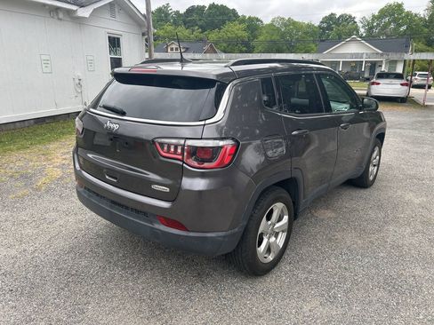Used 2019 Jeep Compass Latitude w/ Cold Weather Group FWD image 5