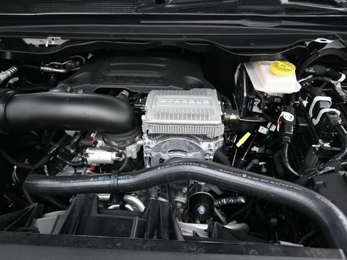 New 2026 RAM 1500 4x4 Crew Cab image 11