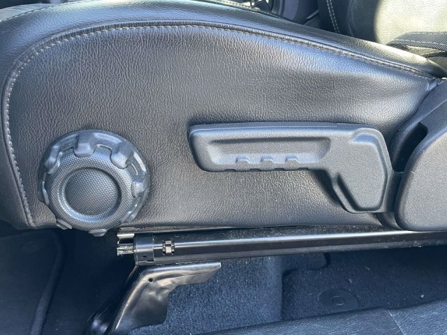 Used 2018 Jeep Wrangler Unlimited Sahara AWD/4WD image 18