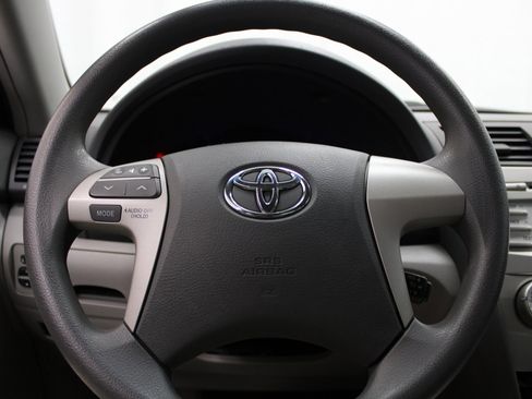 Used 2011 Toyota Camry LE image 36