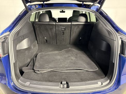 Used 2022 Tesla Model Y Long Range AWD/4WD image 32