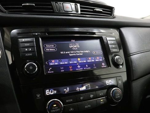 Used 2018 Nissan Rogue SV w/ Premium Package image 25