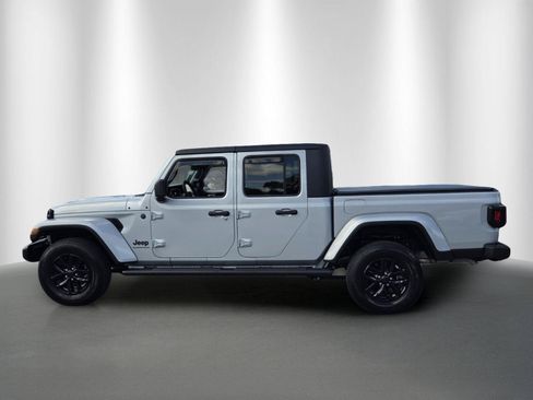 Used 2023 Jeep Gladiator Sport AWD/4WD image 4