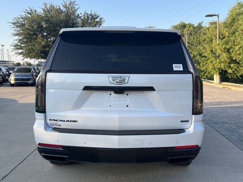 Used 2026 Cadillac Escalade Platinum Sport w/ LPO, ONYX Package AWD/4WD image 8