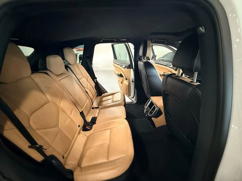Used 2018 Porsche Cayenne Platinum Edition w/ Premium Package Plus image 16