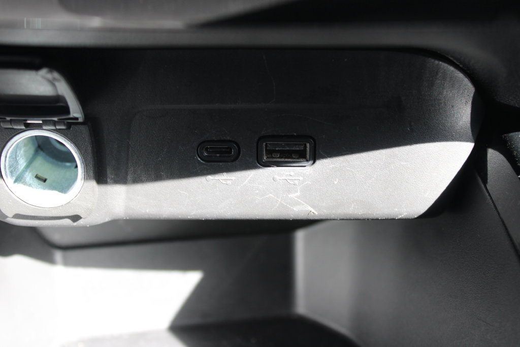 Used 2025 Chevrolet Trax LT FWD image 32