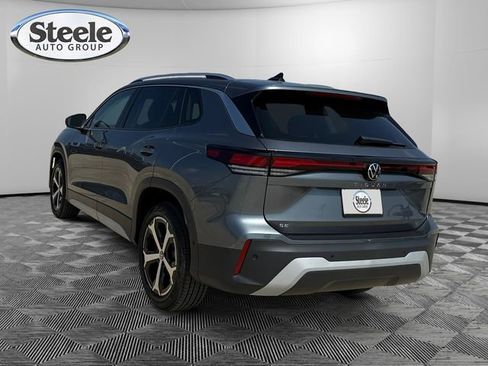 New 2025 Volkswagen Tiguan SE image 3