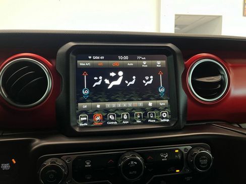 Used 2022 Jeep Wrangler Unlimited Sahara image 23