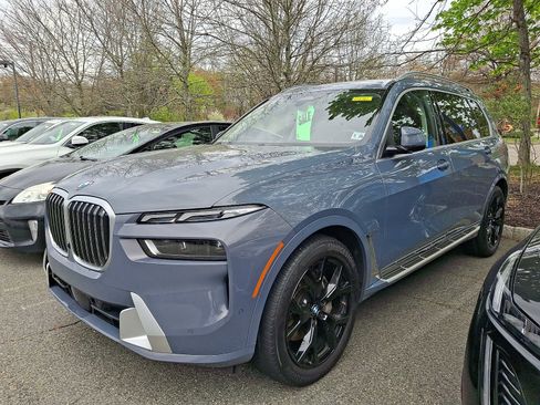 Used 2024 BMW X7 xDrive40i w/ Executive Package AWD/4WD image 3
