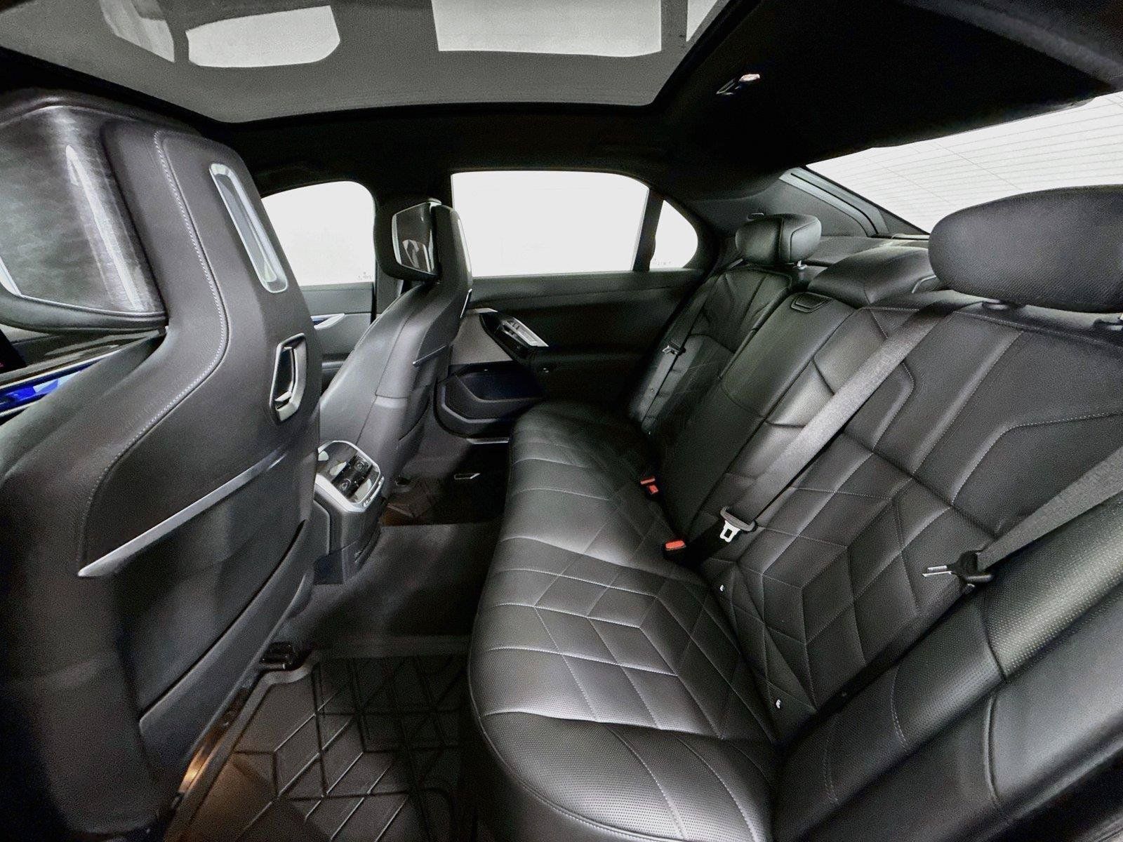 Used 2025 BMW 740i RWD image 33