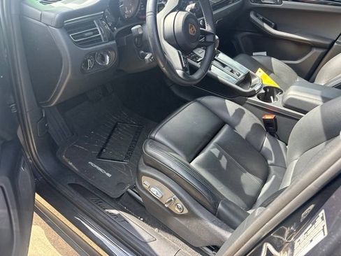 Used 2025 Porsche Macan Turbo AWD/4WD image 8