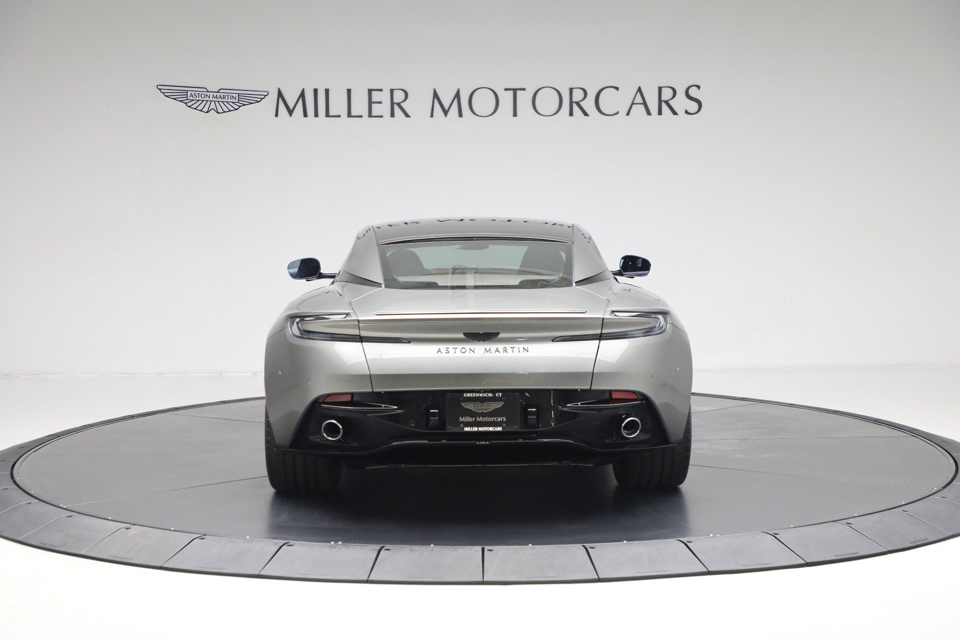Used 2025 Aston Martin DB12 Coupe RWD image 5