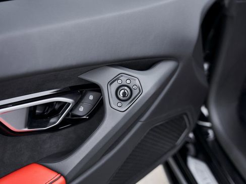 Used 2023 Lamborghini Huracan EVO image 37