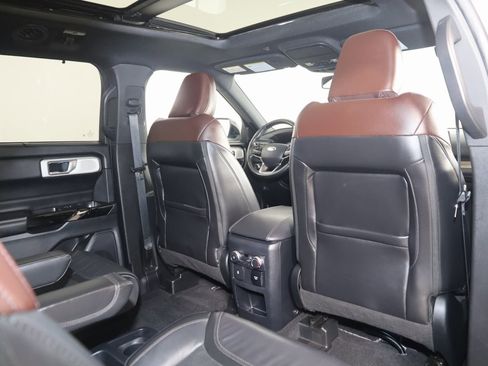 Used 2021 Ford Explorer Platinum w/ Equipment Group 601A image 18