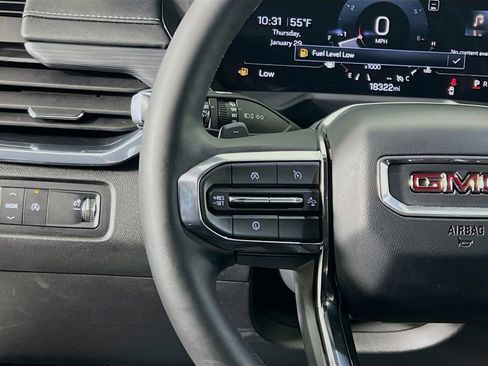 Used 2025 GMC Acadia Elevation image 10