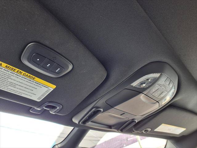 Certified 2025 Chrysler Pacifica Limited FWD image 6