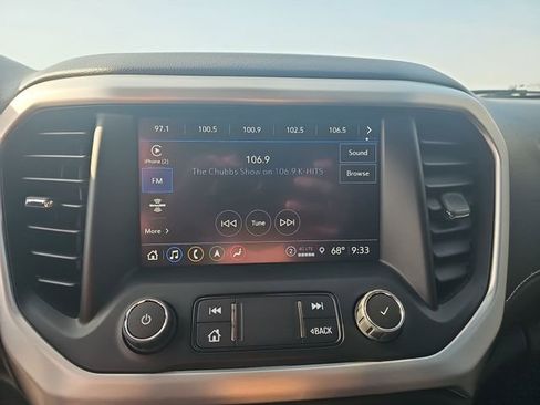 Used 2023 GMC Acadia SLT image 13