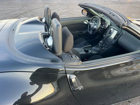 Used 2012 Nissan 370Z Roadster image 35