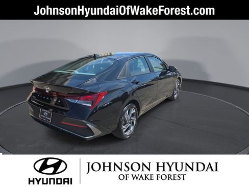 Certified 2025 Hyundai Elantra Sport image 13