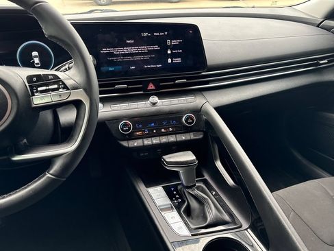 Used 2023 Hyundai Elantra SEL w/ Convenience Package FWD image 21