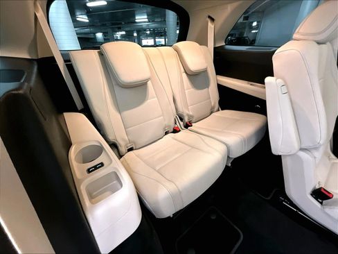 Used 2026 Mercedes-Benz GLS 450 4MATIC image 35