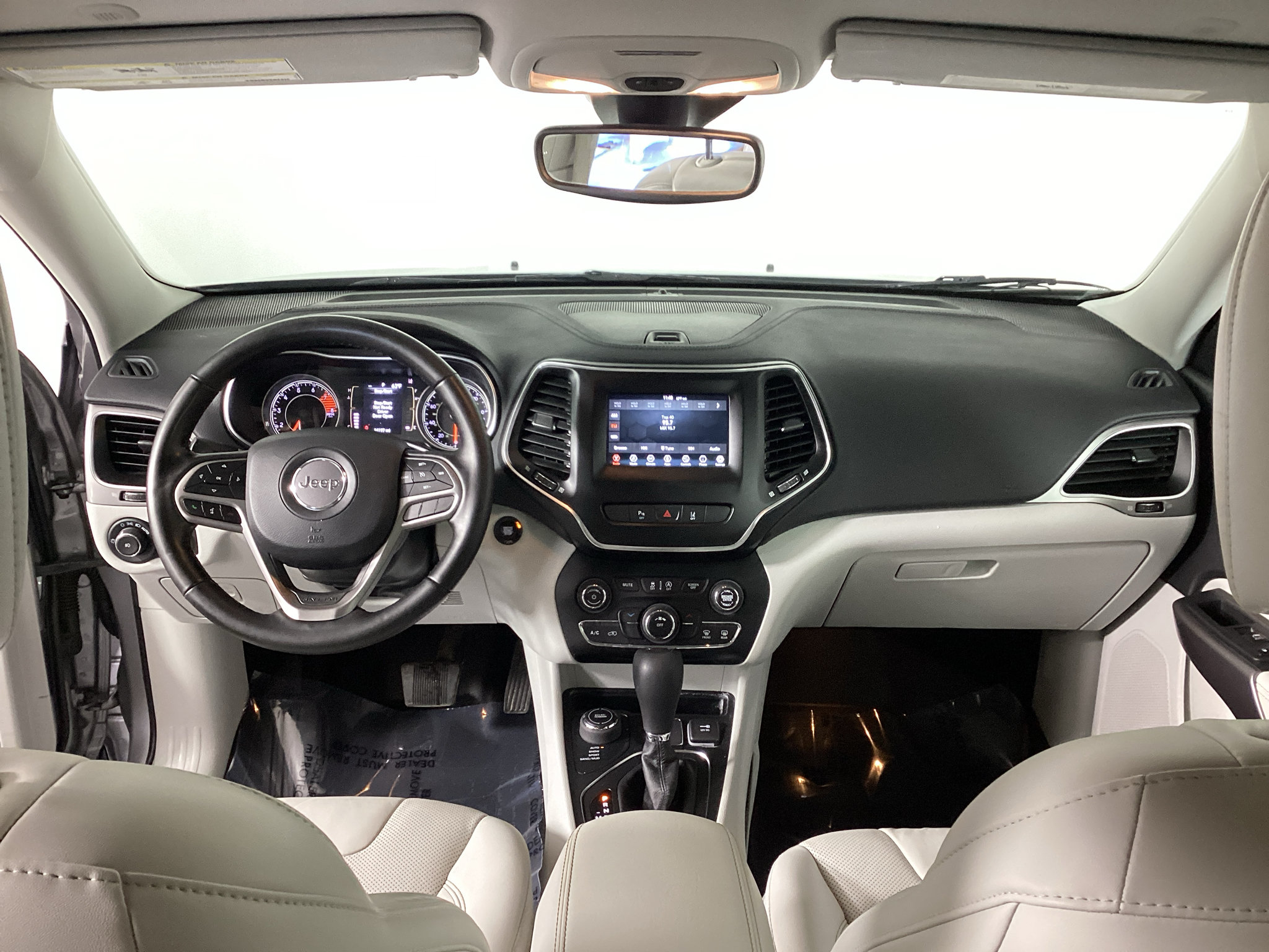 Used 2020 Jeep Cherokee Latitude Lux w/ Trailer Tow Group AWD/4WD image 19