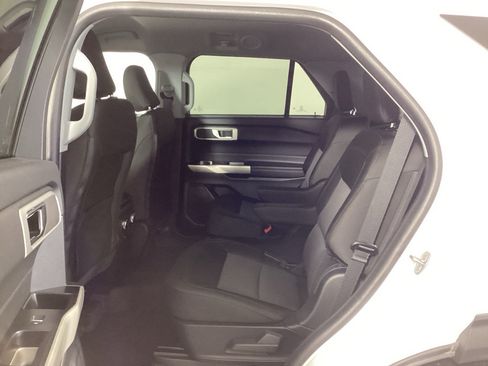 Used 2023 Ford Explorer XLT AWD/4WD image 14