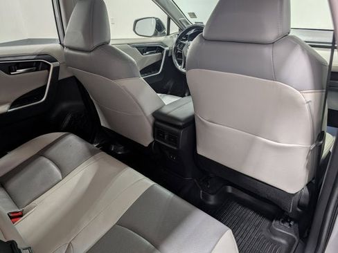 Used 2019 Toyota RAV4 Limited image 16
