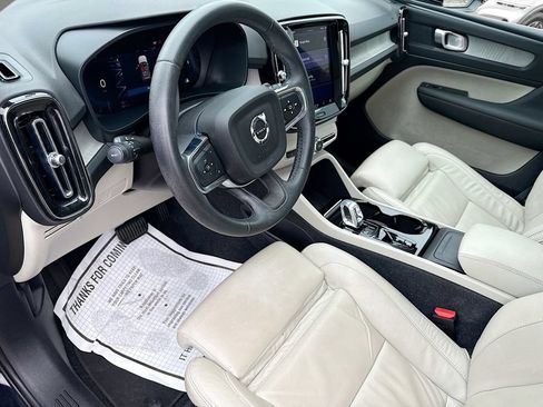 Used 2023 Volvo XC40 B5 Plus AWD/4WD image 25