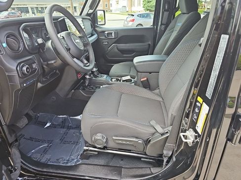 Certified 2025 Jeep Wrangler Unlimited Rubicon 4xe w/ Convenience Group AWD/4WD image 16