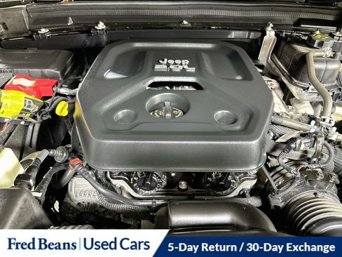 Used 2022 Jeep Wrangler Unlimited Sahara AWD/4WD image 37