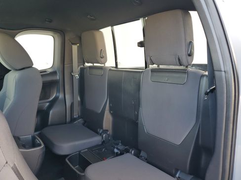 Used 2018 Toyota Tacoma TRD Off-Road image 16