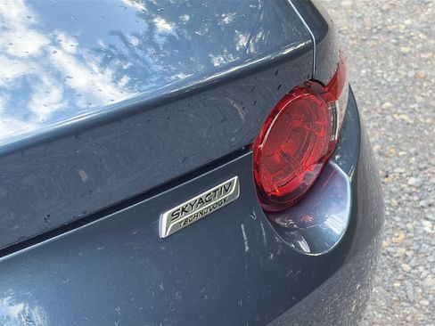 Used 2019 MAZDA MX-5 Miata RF Grand Touring RWD image 9
