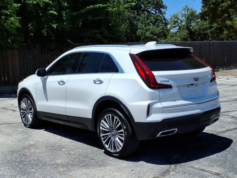Used 2024 Cadillac XT4 Premium Luxury w/ Technology Package FWD image 11