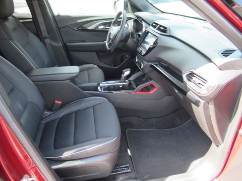 Used 2023 Chevrolet TrailBlazer RS w/ Sun and Liftgate Package FWD image 11