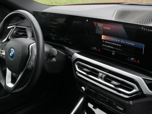 Used 2023 BMW i4 eDrive40 RWD image 11