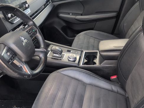 Used 2022 Mitsubishi Outlander SE FWD image 3