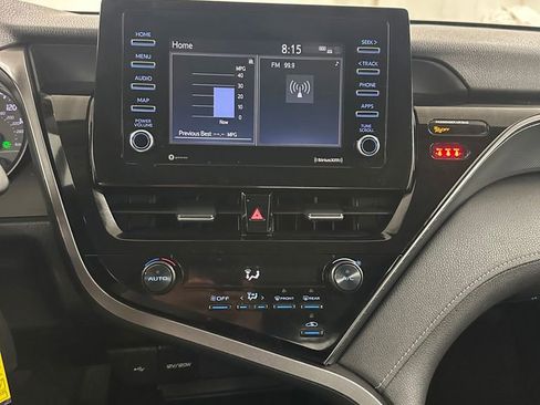 Used 2021 Toyota Camry SE image 20