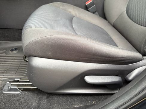 Used 2022 Toyota RAV4 LE AWD/4WD image 13