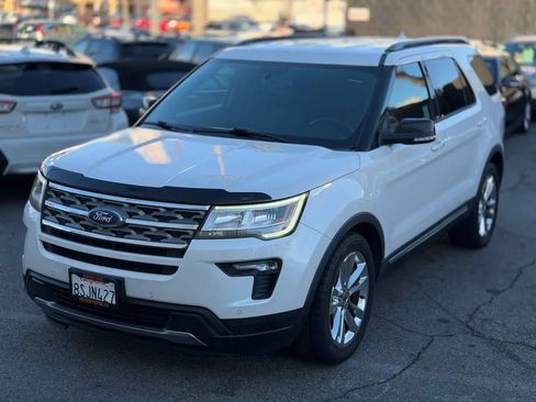 Used 2018 Ford Explorer XLT w/ Equipment Group 202A image 5