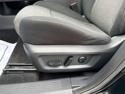 Used 2021 Nissan Rogue SV image 12