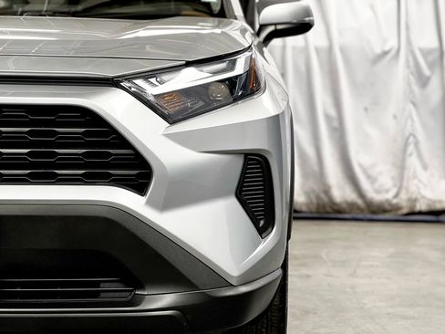 Used 2022 Toyota RAV4 XLE image 3