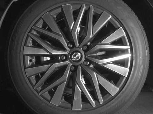 Used 2025 Nissan Altima 2.5 SV FWD image 12