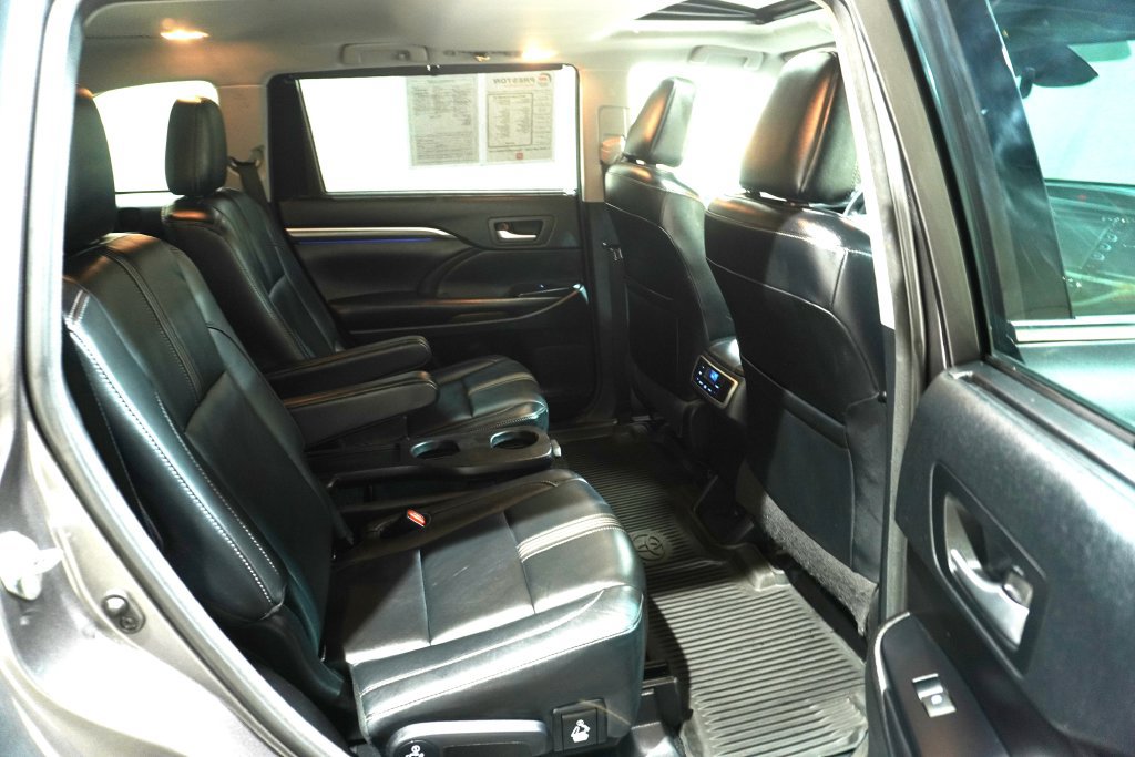Used 2018 Toyota Highlander SE AWD/4WD image 17