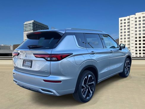 New 2025 Mitsubishi Outlander 4WD Plug-In Hybrid image 2