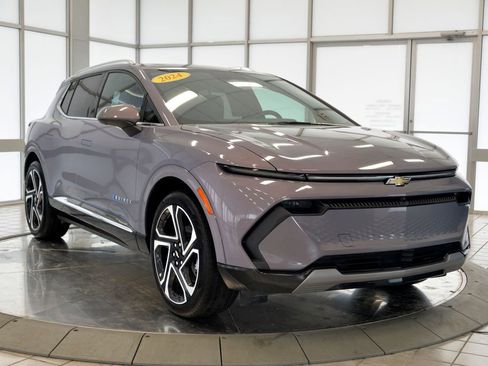 Used 2024 Chevrolet Equinox EV LT image 2