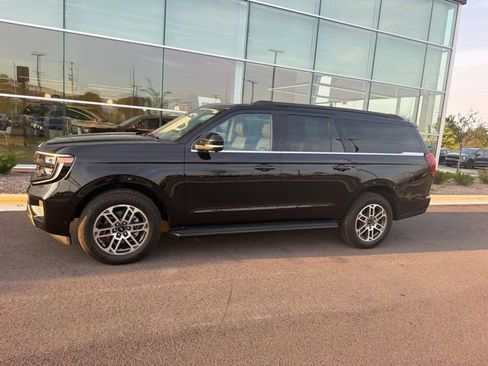 Used 2025 Ford Expedition Max Active AWD/4WD image 2