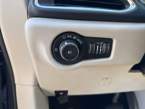 Used 2021 Chrysler Pacifica Limited w/ Premium & Safety Sphere Group image 30