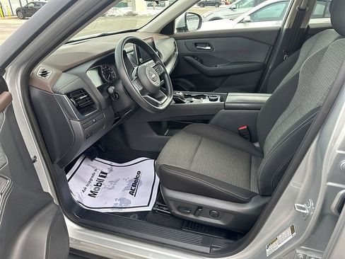 Used 2023 Nissan Rogue SV image 19